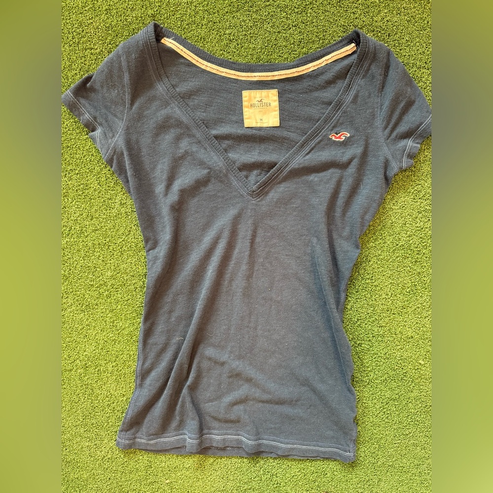 Vintage Hollister Women's Dark Gray V-Neck Tee